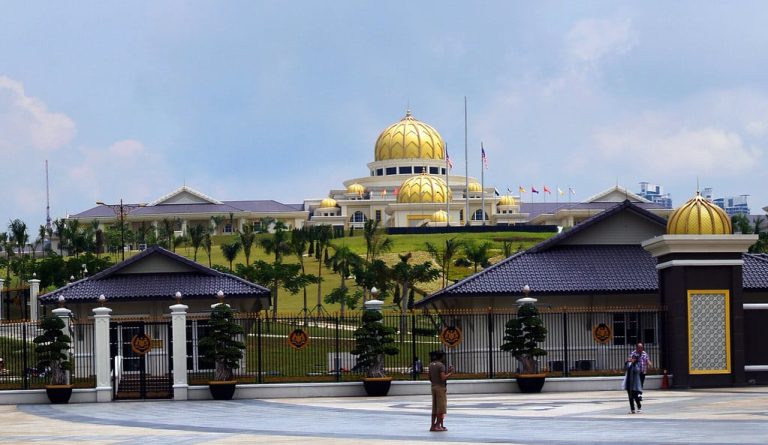 Sejarah Kerajaan Malaysia: Dari Zaman Kerajaan Melayu Klasik hingga Kedatangan Kolonial