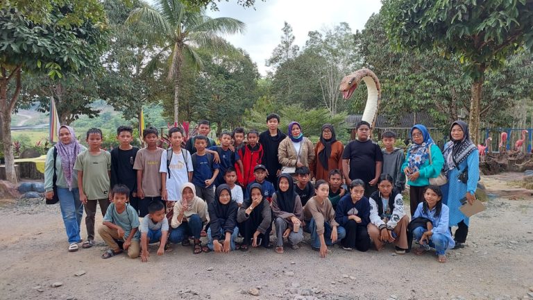 SDN 008 Gelar Rekreasi Ke Wisata Bukit Durian untuk tumbuhkan Rasa Kekeluargaan dan Kebersamaan.