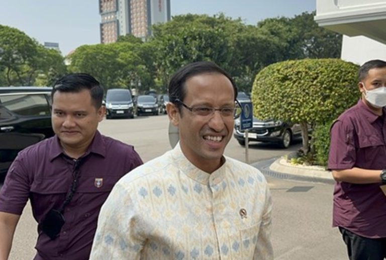 Mendikbud Batalkan Kenaikan UKT Tahun Ini