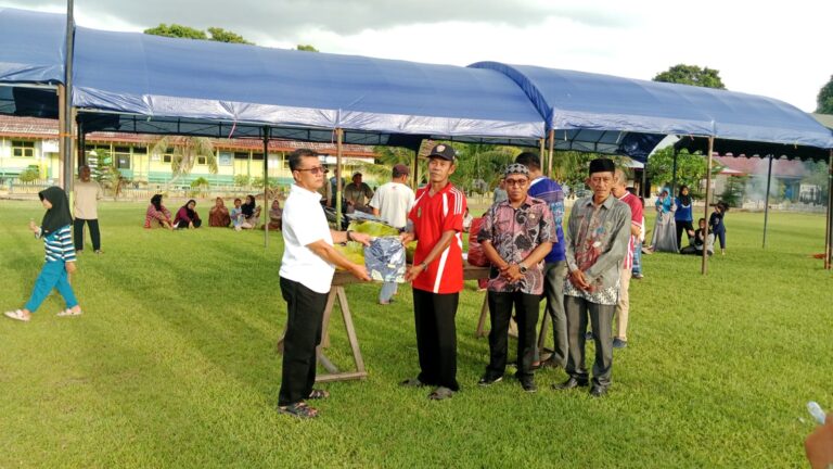 H. Doni Ikhwan Serahkan Bantuan untuk Sukseskan MTQ ke-47 Tingkat Kecamatan Kota Bangun